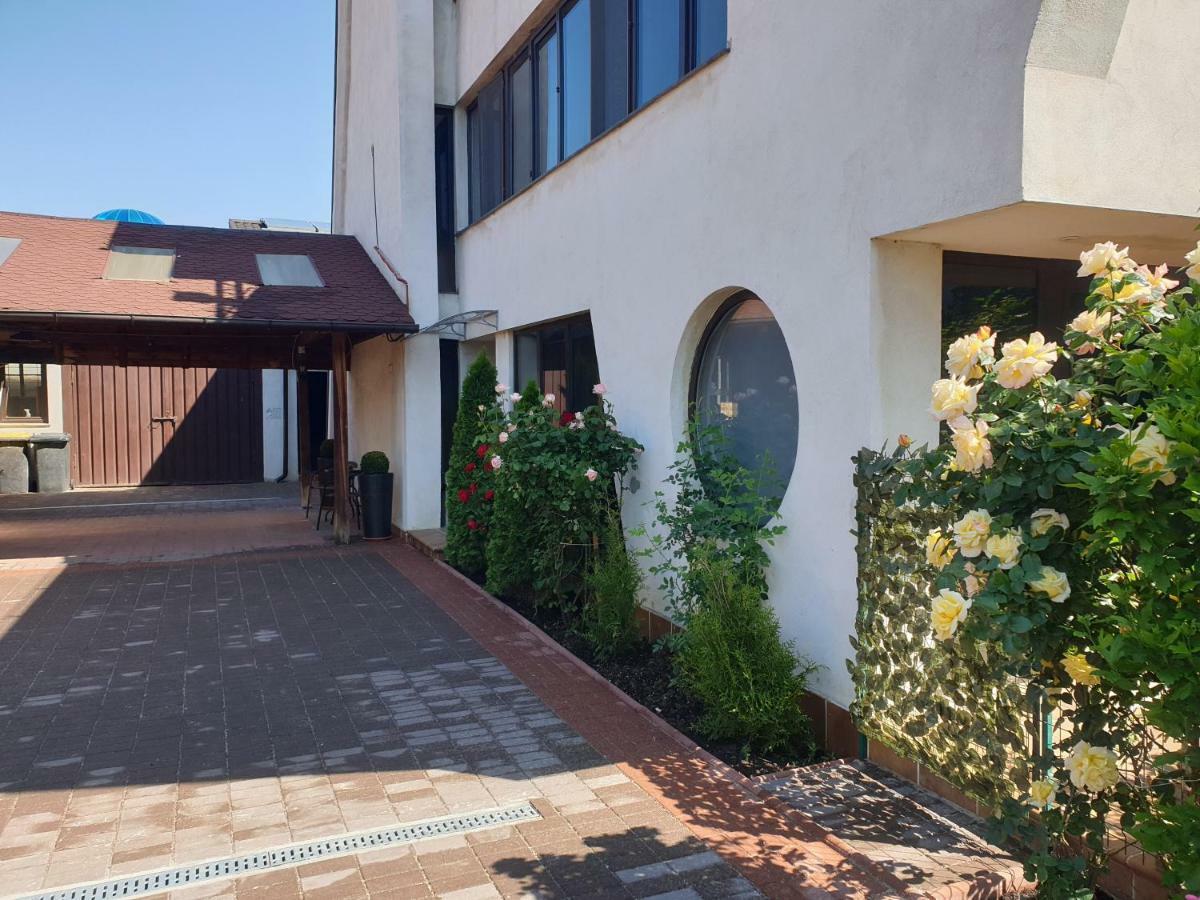 Hotel La Cristina à Slatina  Extérieur photo