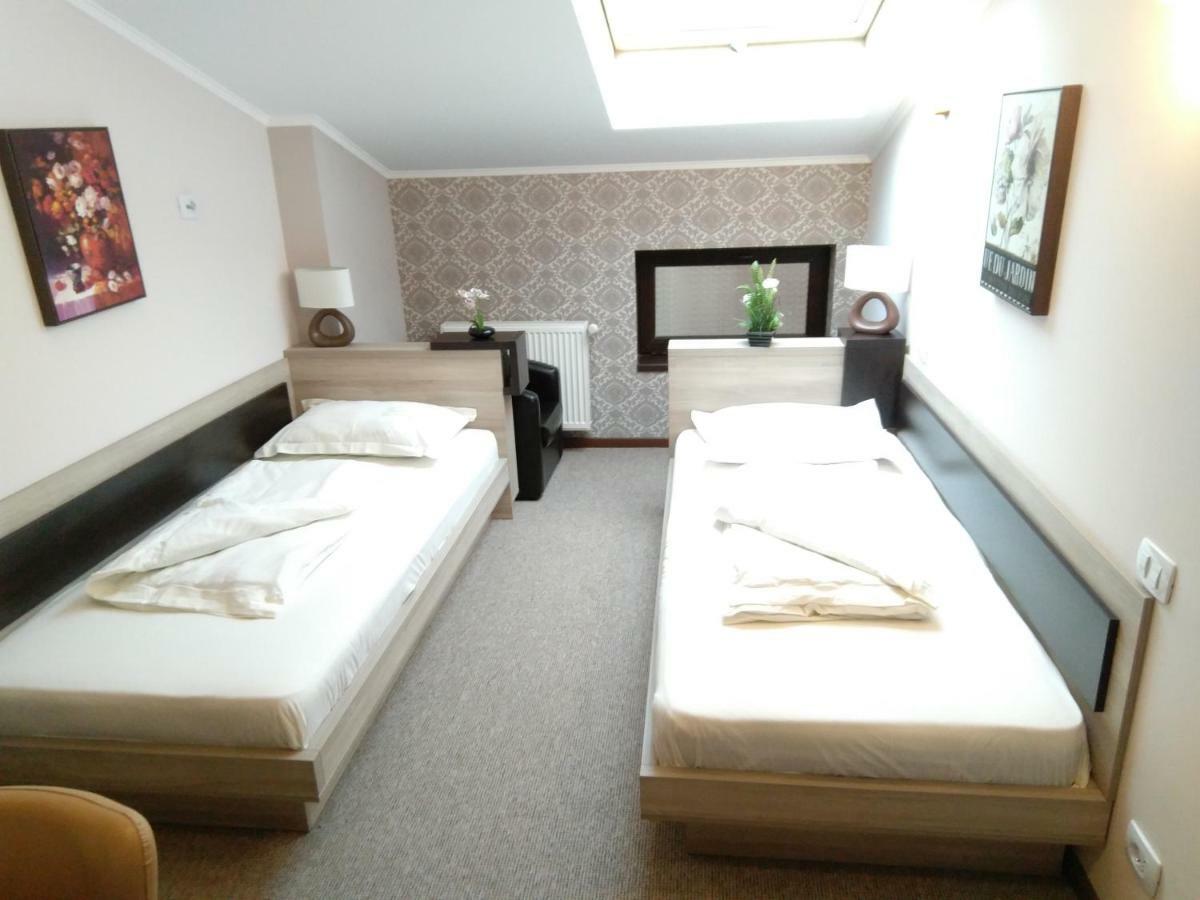 Hotel La Cristina à Slatina  Extérieur photo