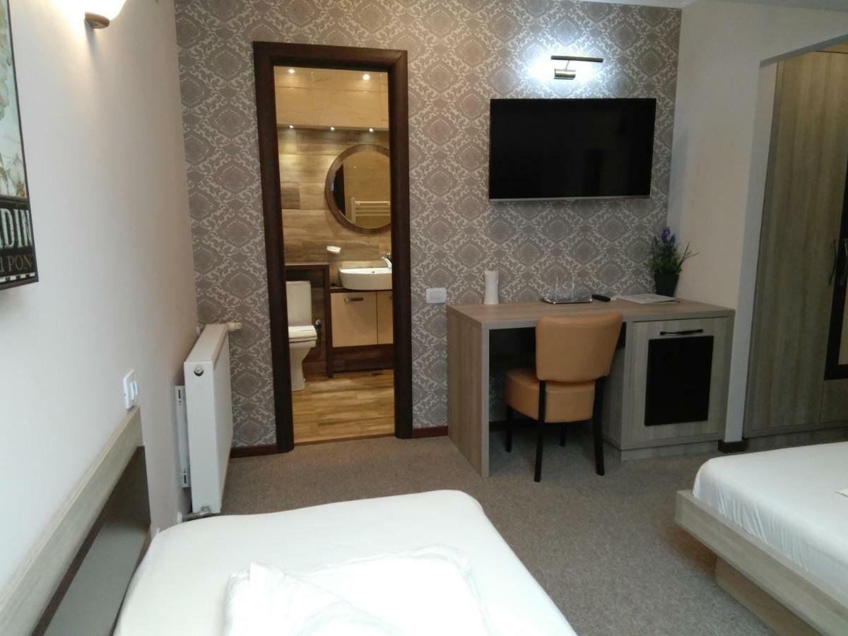 Hotel La Cristina à Slatina  Extérieur photo